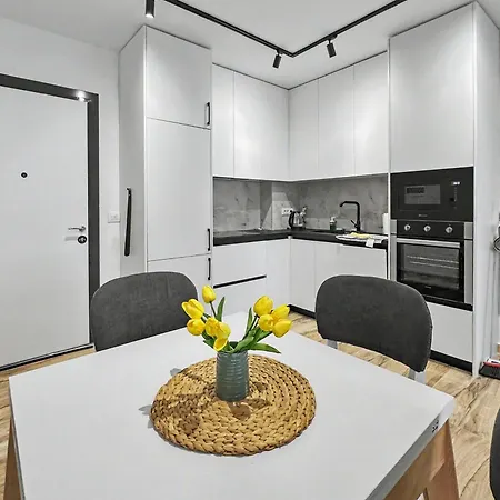 Tuuo Adriatic * Golem (Tirana)